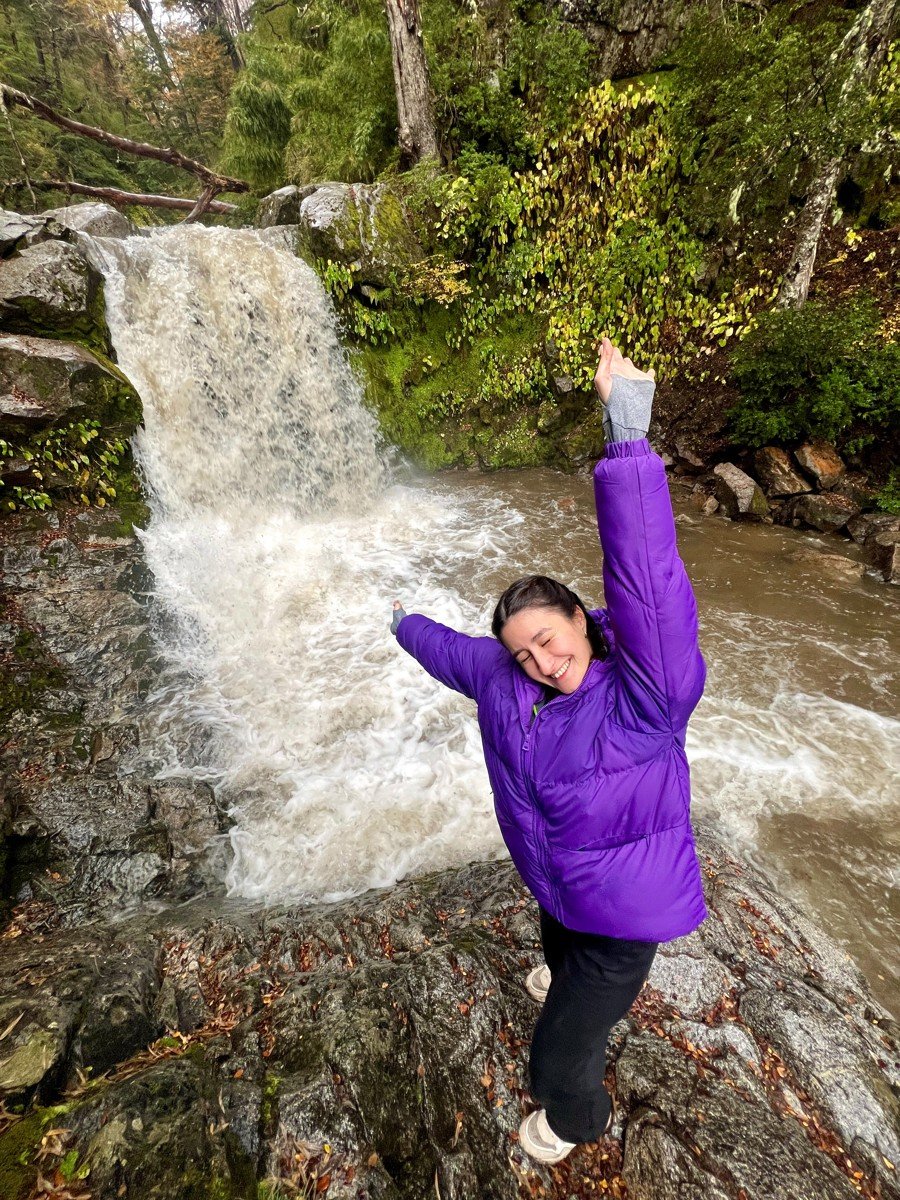 Francina en una cascada